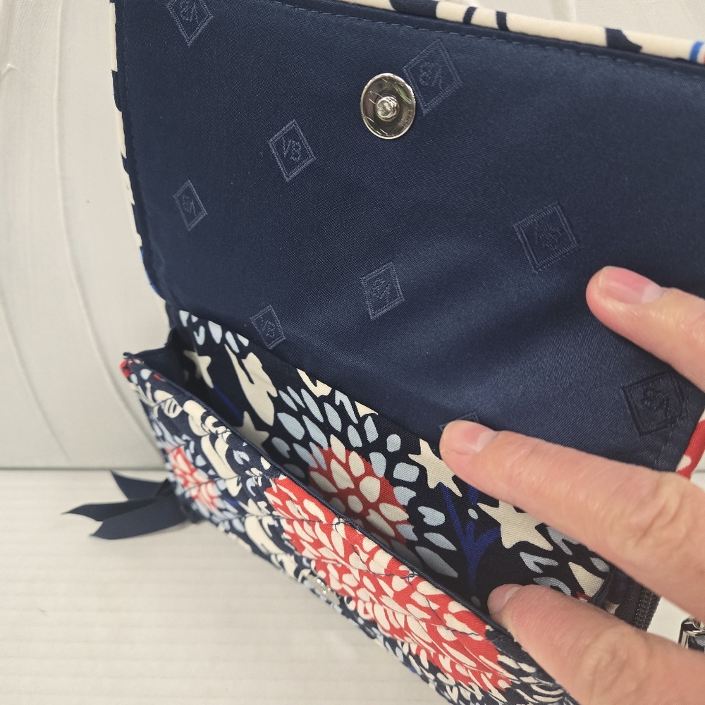 Vera Bradley | RFID All in One Crossbody | Red, White, and Blossoms - Picture 8 of 11